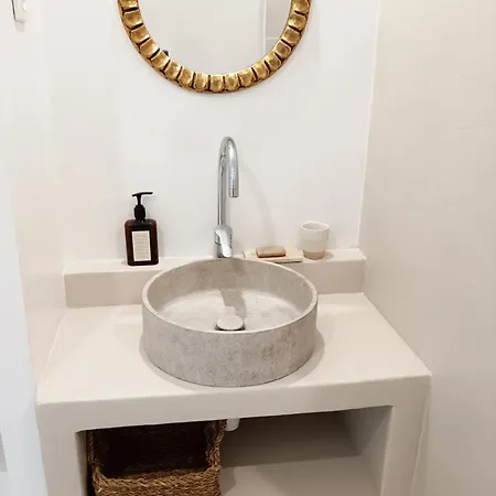 Hétvégi ház Charmant Studio Au Rez De Chaussee De Notre Maison De Village *